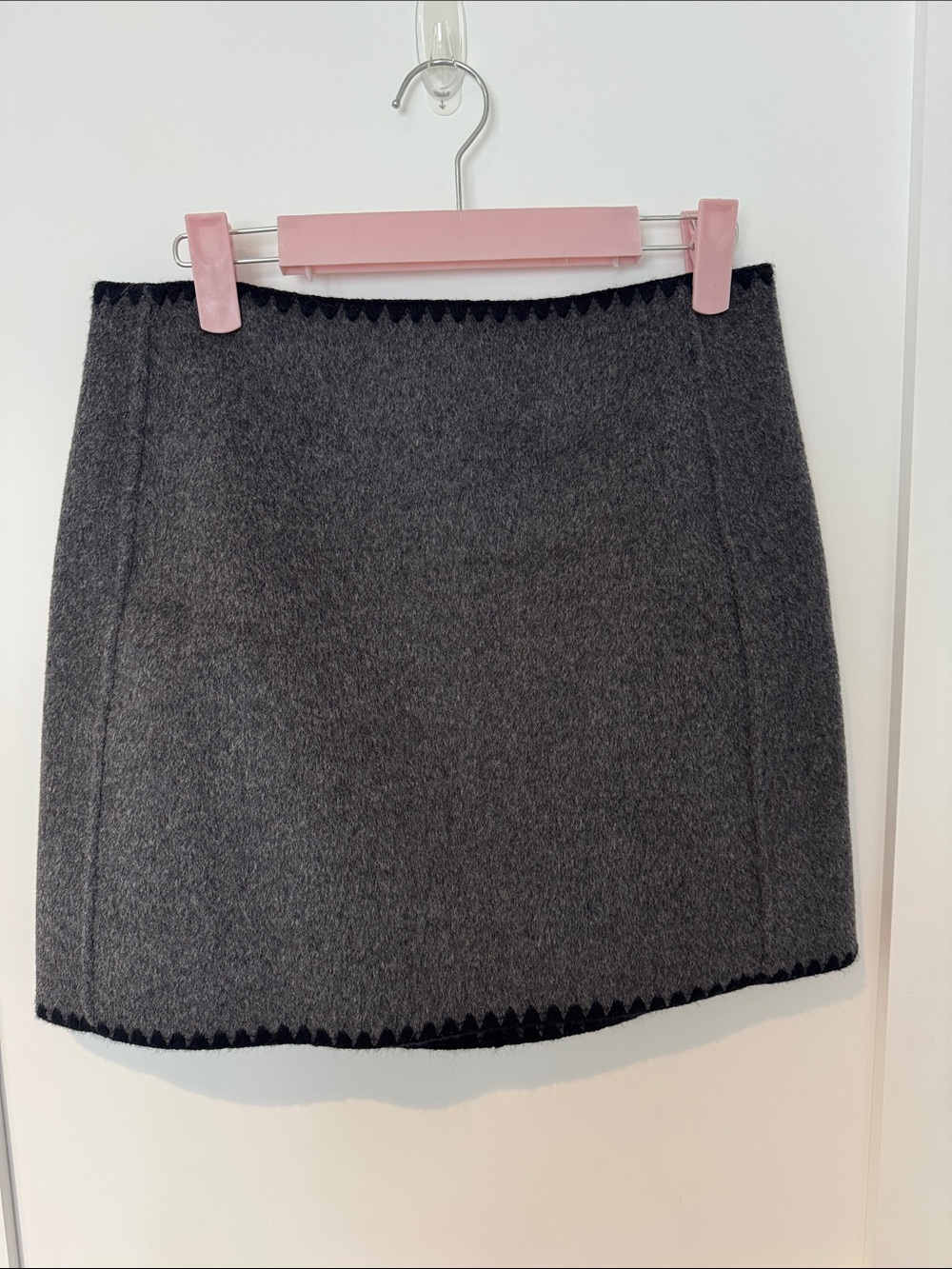 Sezane Malia Skirt in charcoal. Size 4 (36)